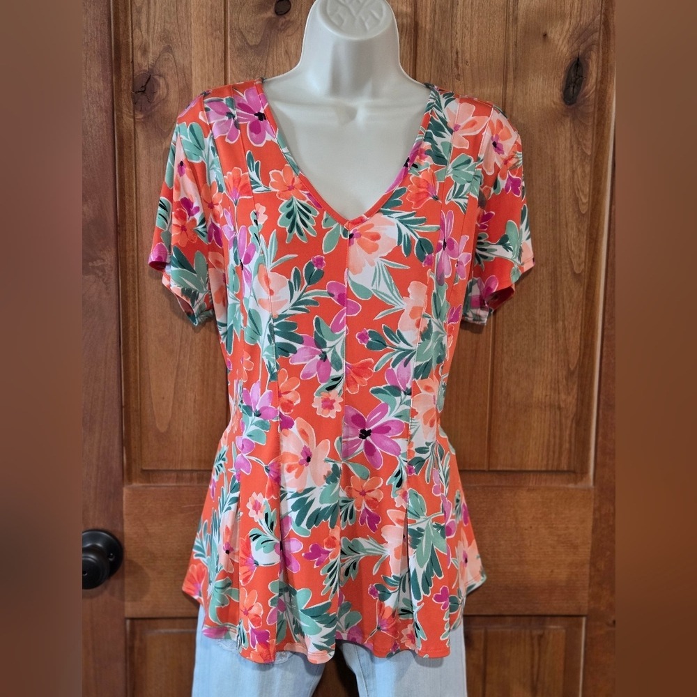 Juniper + Lime‎ Vibrant Floral V-Neck Blouse